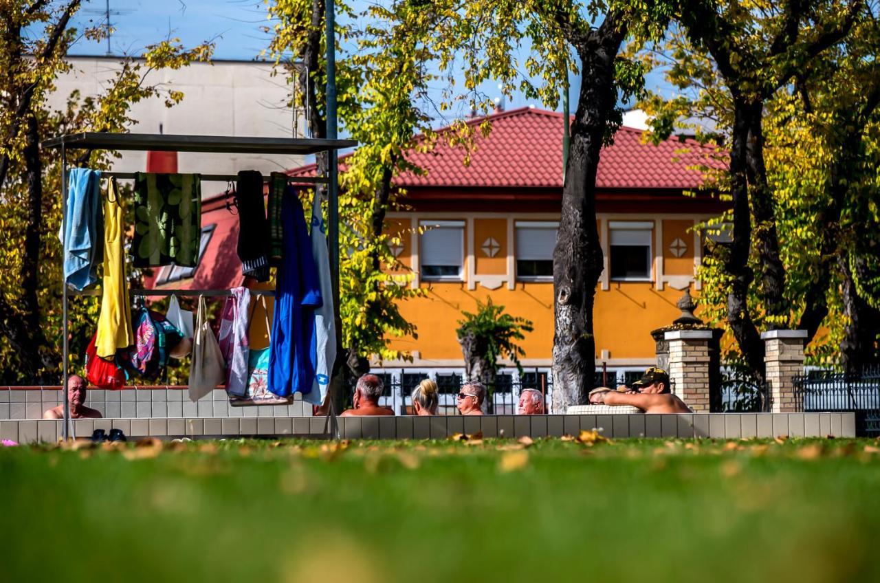 Cvse Clubhaz Es Panzio Bed and Breakfast Cegléd Εξωτερικό φωτογραφία