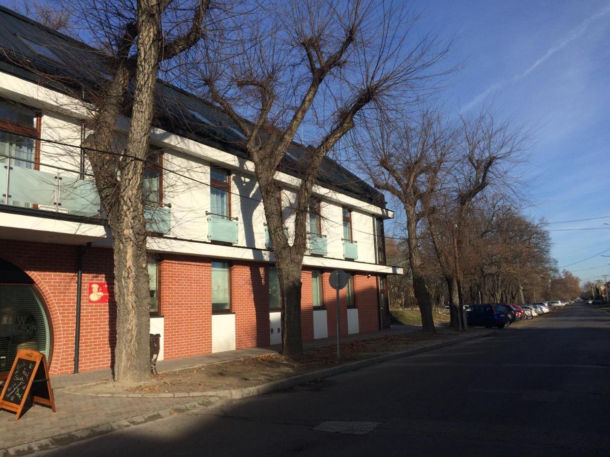 Cvse Clubhaz Es Panzio Bed and Breakfast Cegléd Εξωτερικό φωτογραφία