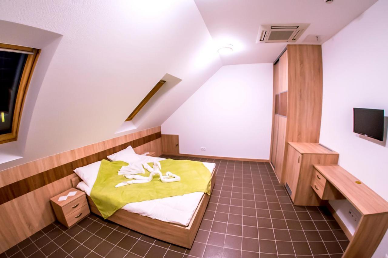 Cvse Clubhaz Es Panzio Bed and Breakfast Cegléd Εξωτερικό φωτογραφία