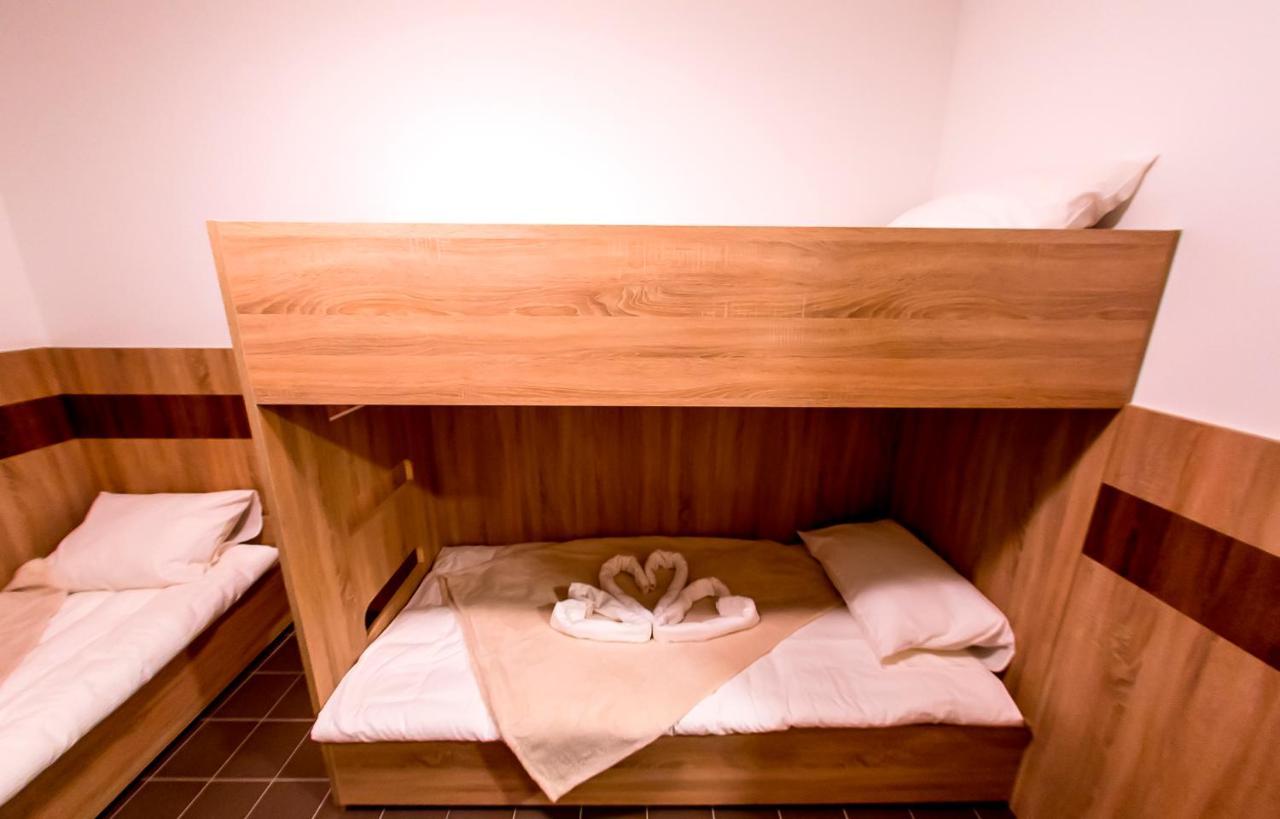 Cvse Clubhaz Es Panzio Bed and Breakfast Cegléd Εξωτερικό φωτογραφία