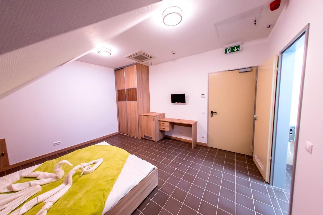 Cvse Clubhaz Es Panzio Bed and Breakfast Cegléd Εξωτερικό φωτογραφία