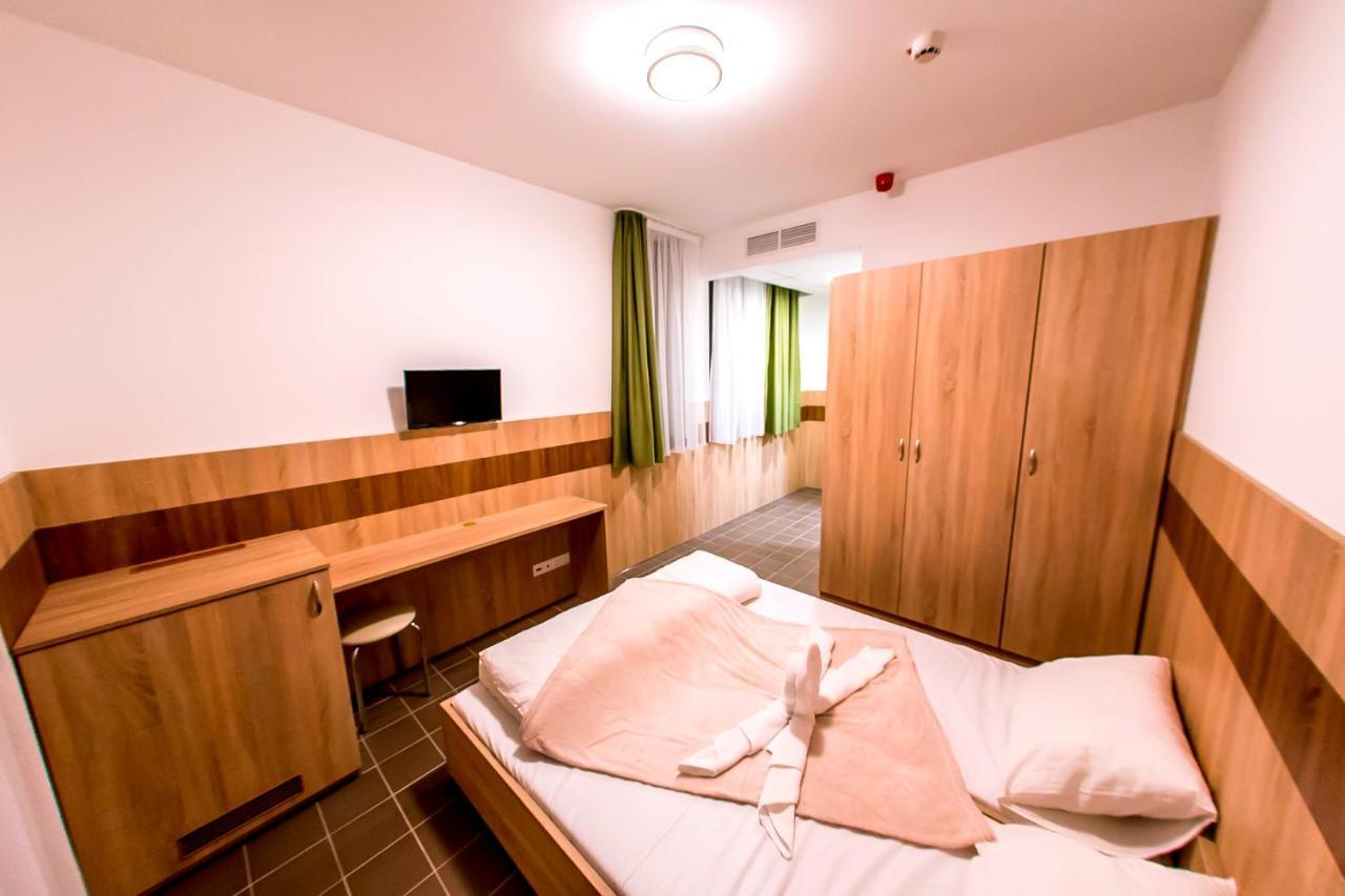 Cvse Clubhaz Es Panzio Bed and Breakfast Cegléd Εξωτερικό φωτογραφία