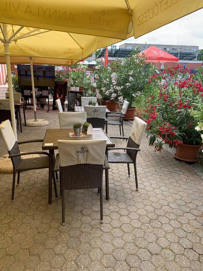 Cvse Clubhaz Es Panzio Bed and Breakfast Cegléd Εξωτερικό φωτογραφία